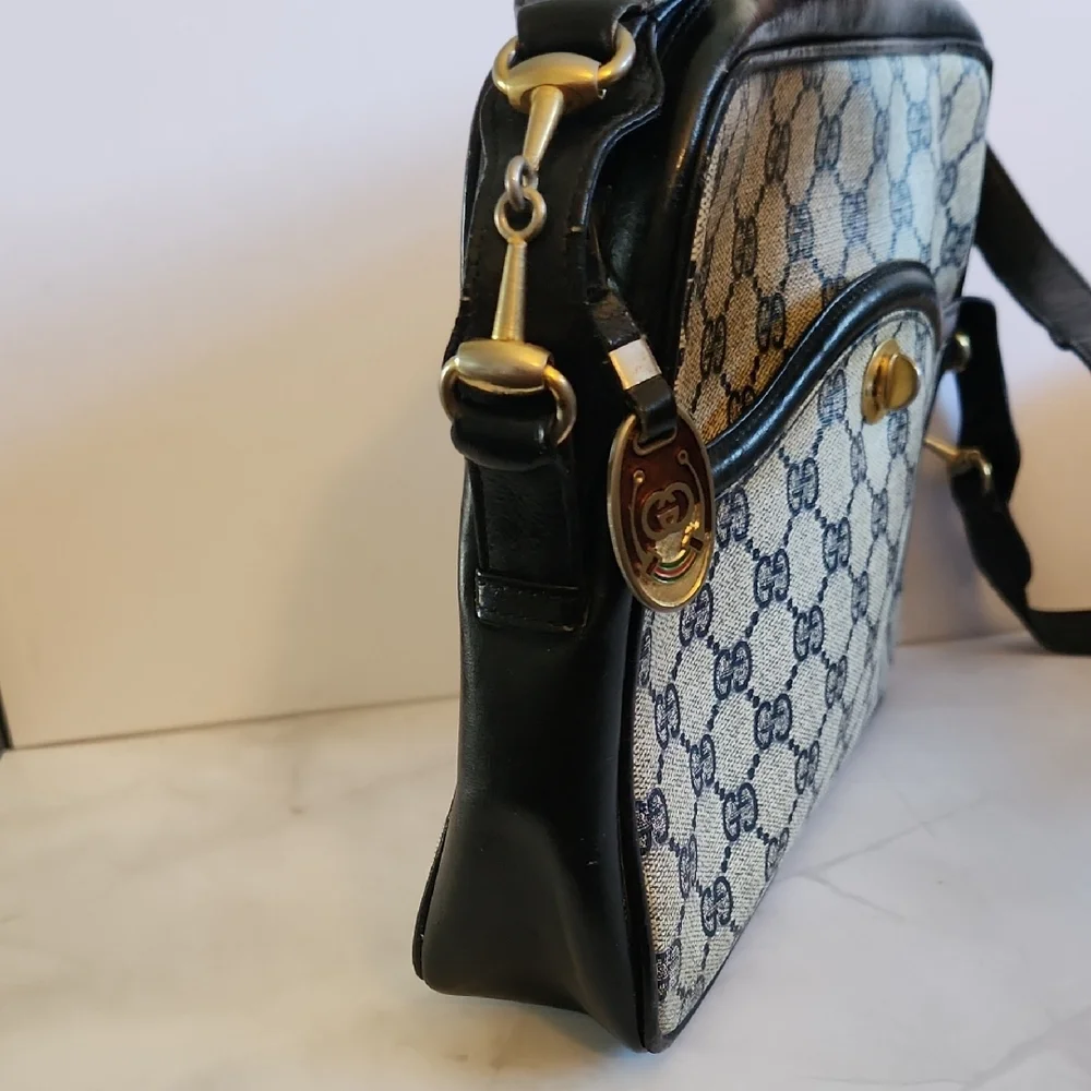 Vintage Gucci Monogram Black and Cream Shoulder/Crossbody Bag- Horsebit Details - Picture 5 of 16